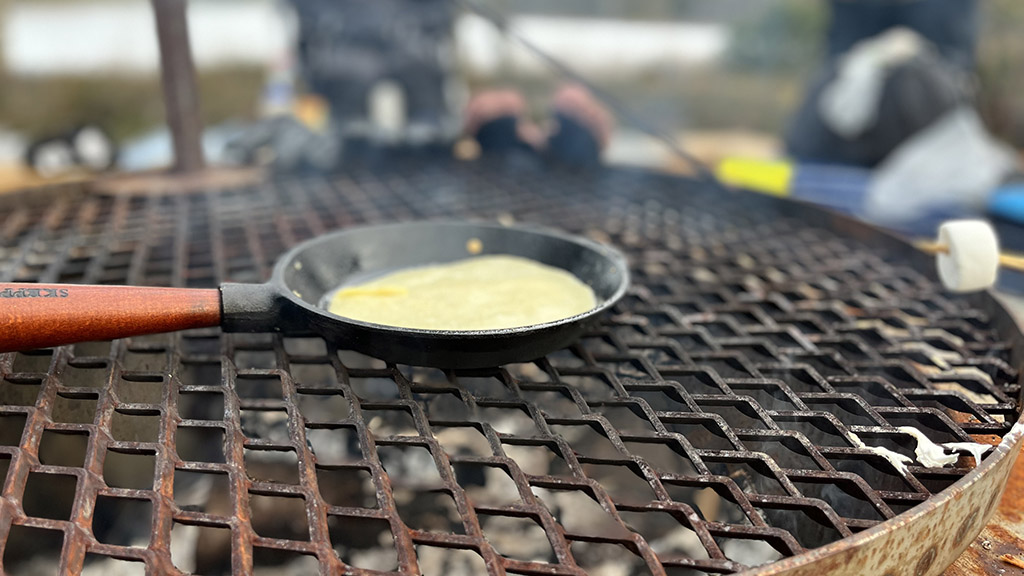 Nybörjartips för dig som ska vandra - förbered pannkakssmeten hemma.