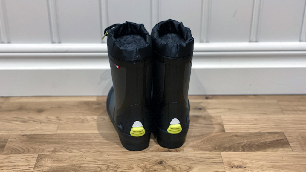 Bäst i test fodrade gummistövlar. Här testar redaktionen Viking Slagbjorn Thermo Jr Rain Boots.